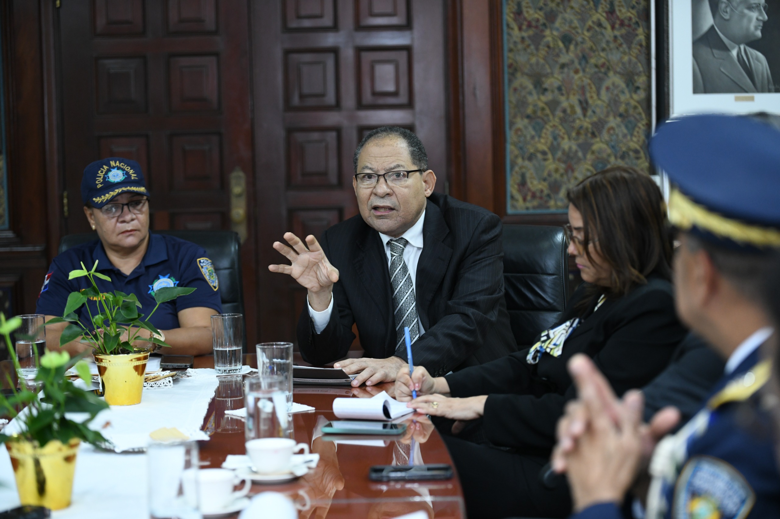 El psicólogo Luis Bergés expone en el Panel de Expertos.