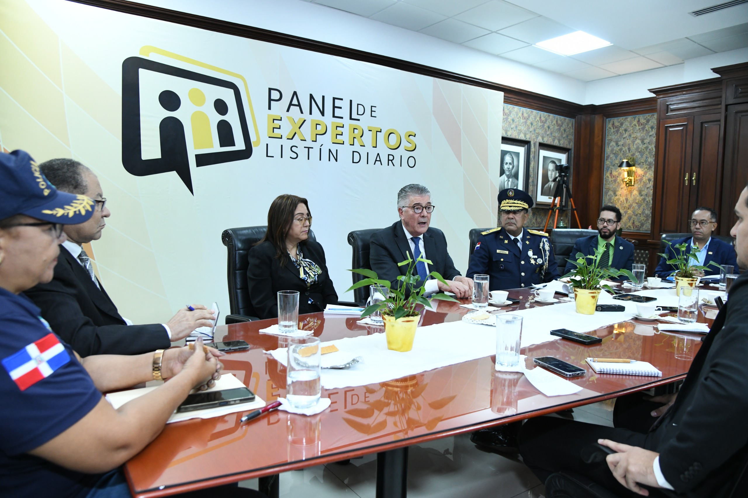 Mesa del Panel de Expertos realizado por Listín Diario.