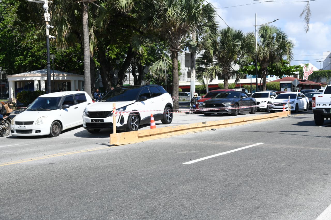 Reductores de velocidad construidos por el Instituto Nacional de Tránsito y Transporte Terrestre (Intrant), en el malecón de SD.