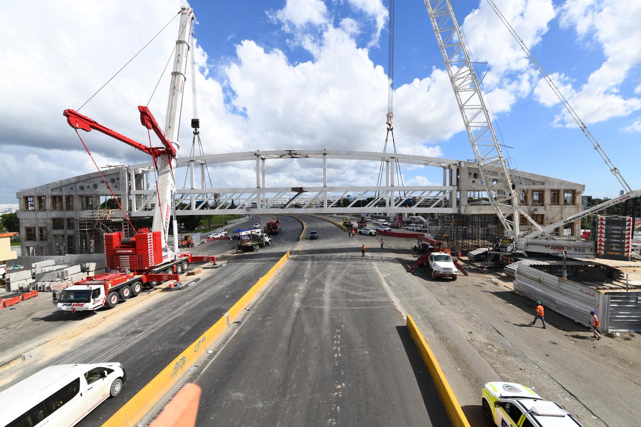 Puente peatonal en el kilometro 9.