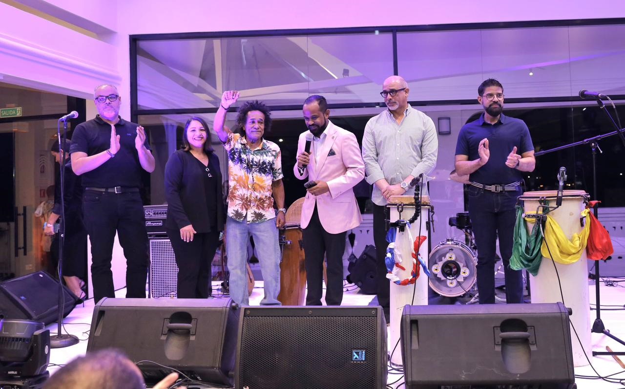 Héctor Romero cuando se dirigía a los presentes en el homenaje a Luis Días en el Centro Cultural Banreservas Santiago.