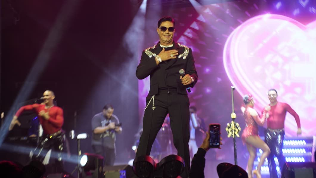 Raulín Rodríguez en concierto en la Gran Arena del Cibao de Santiago.