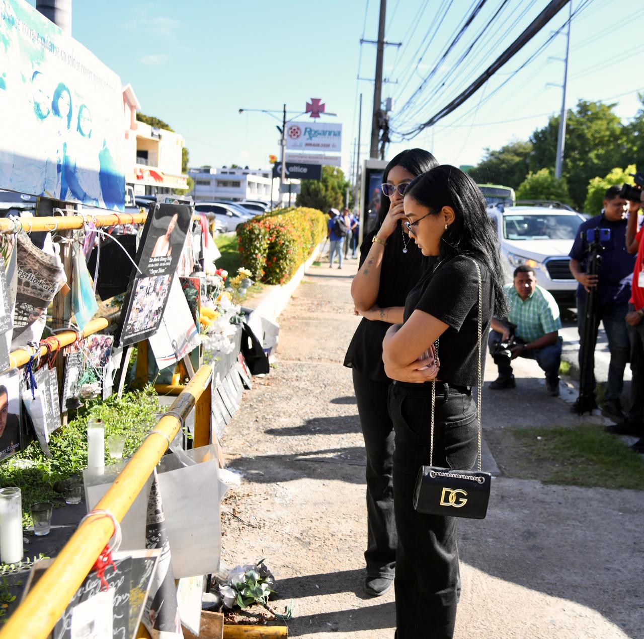 Familiares y amigos asisten a misa por los 9 meses de la tragedia del Jet Set.