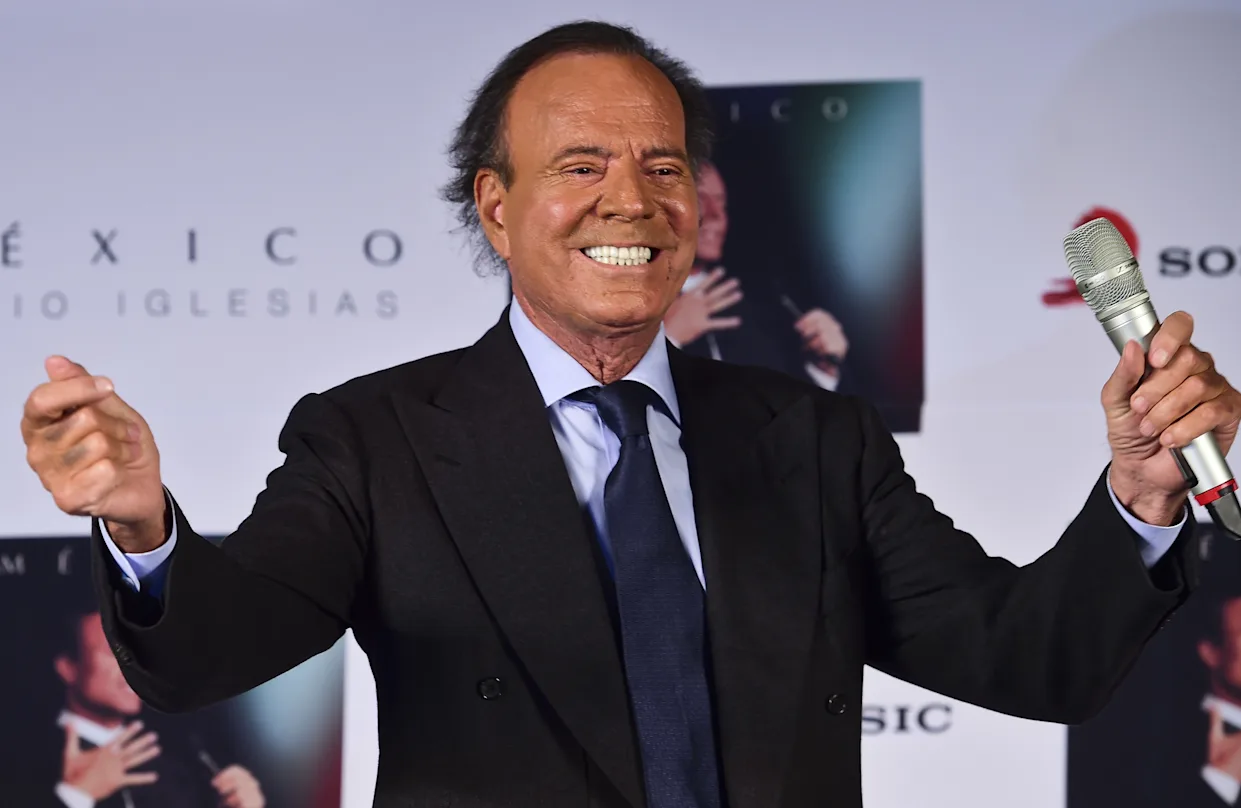 Julio Iglesias.