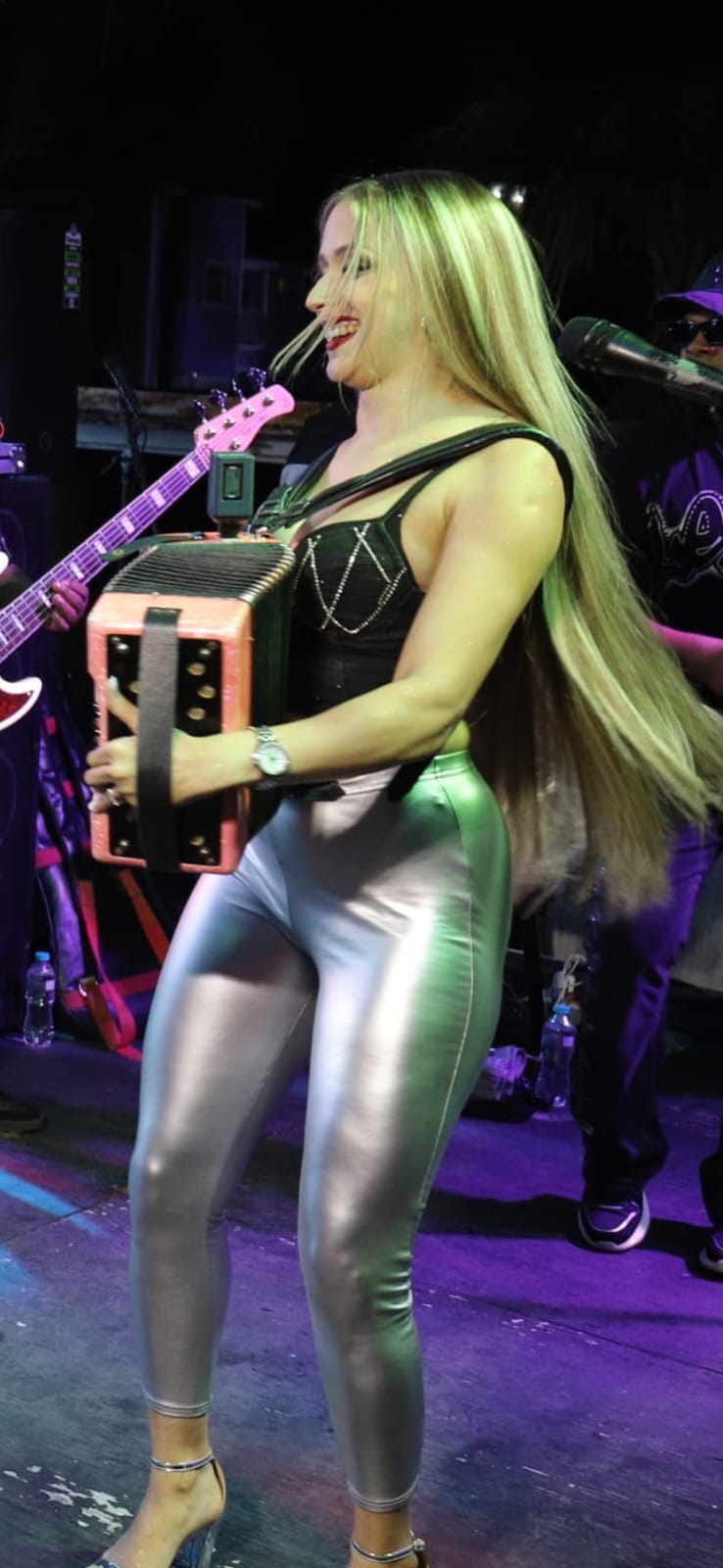 La Rubia del Acordeón y su acordeón.