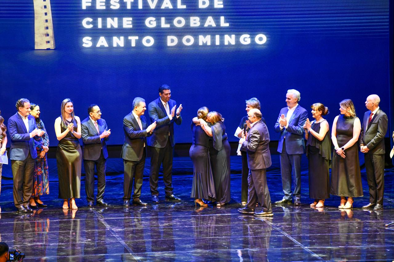 Abrazo entre Milly y su hermana Jocelyn