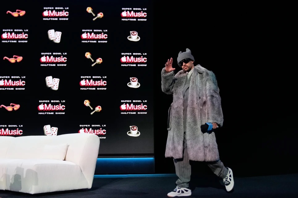 Bad Bunny al llegar a una conferencia de prensa, el jueves 5 de febrero de 2026, en San Francisco, previo al show de Super Bowl.