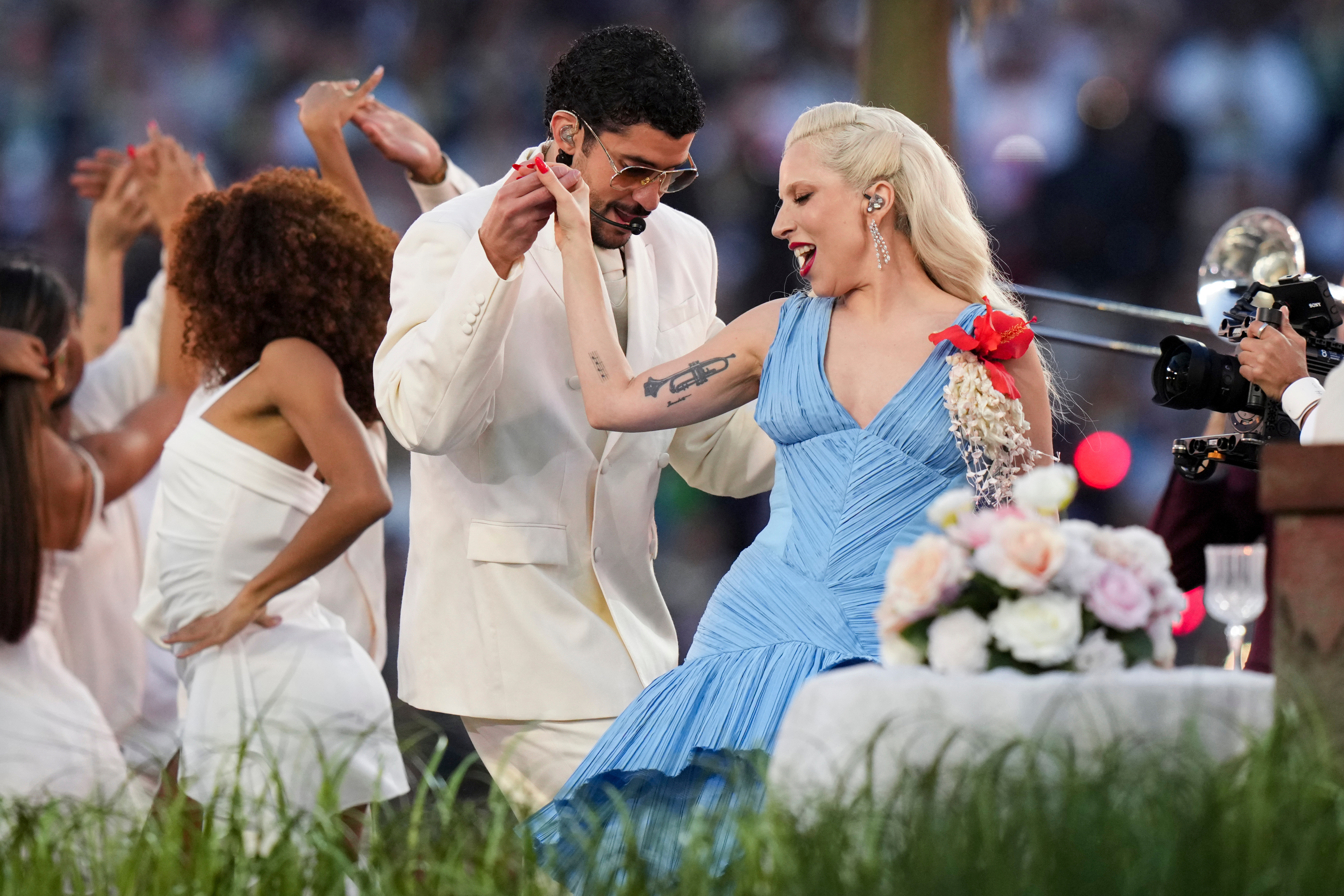 Bad Bunny y Lady Gaga durante su presentación en el espectáculo de medio tiempo del Super Bowl 60 de la NFL, el 8 de febrero de 2026 en Santa Clara, California.