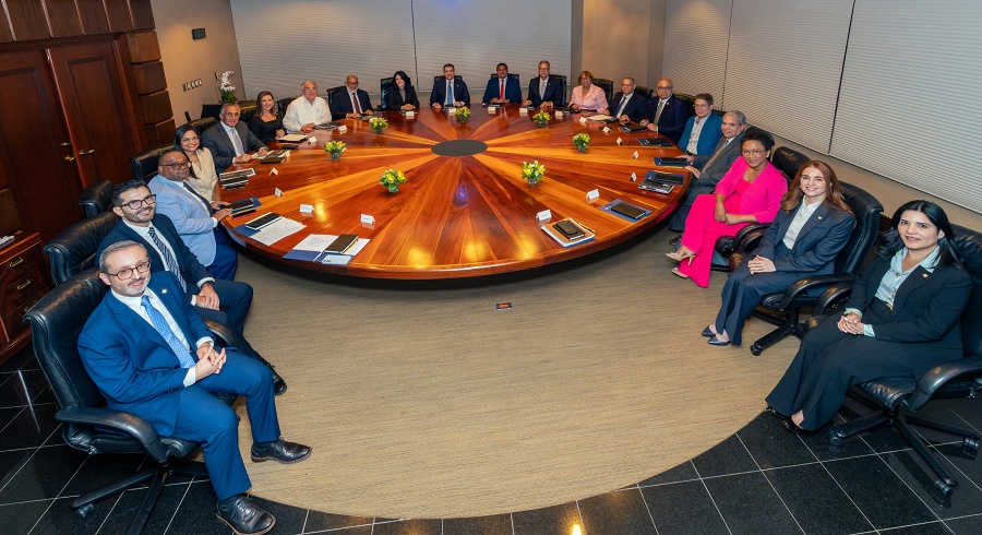 Durante el encuentro con ejecutivos de medios de comunicación y líderes de opinión pública, el presidente ejecutivo del Banco Popular, señor Christopher Paniagua, presentó los resultados preliminares de la entidad al cierre de 2025.