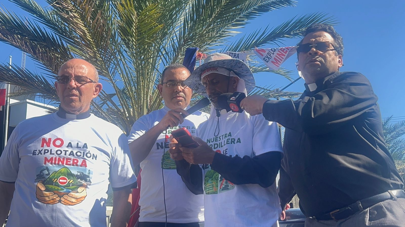 Segunda marcha-caravana, en protesta ante las supuestas intenciones del Estado dominicano de la explotación minera en la cordillera septentrional.