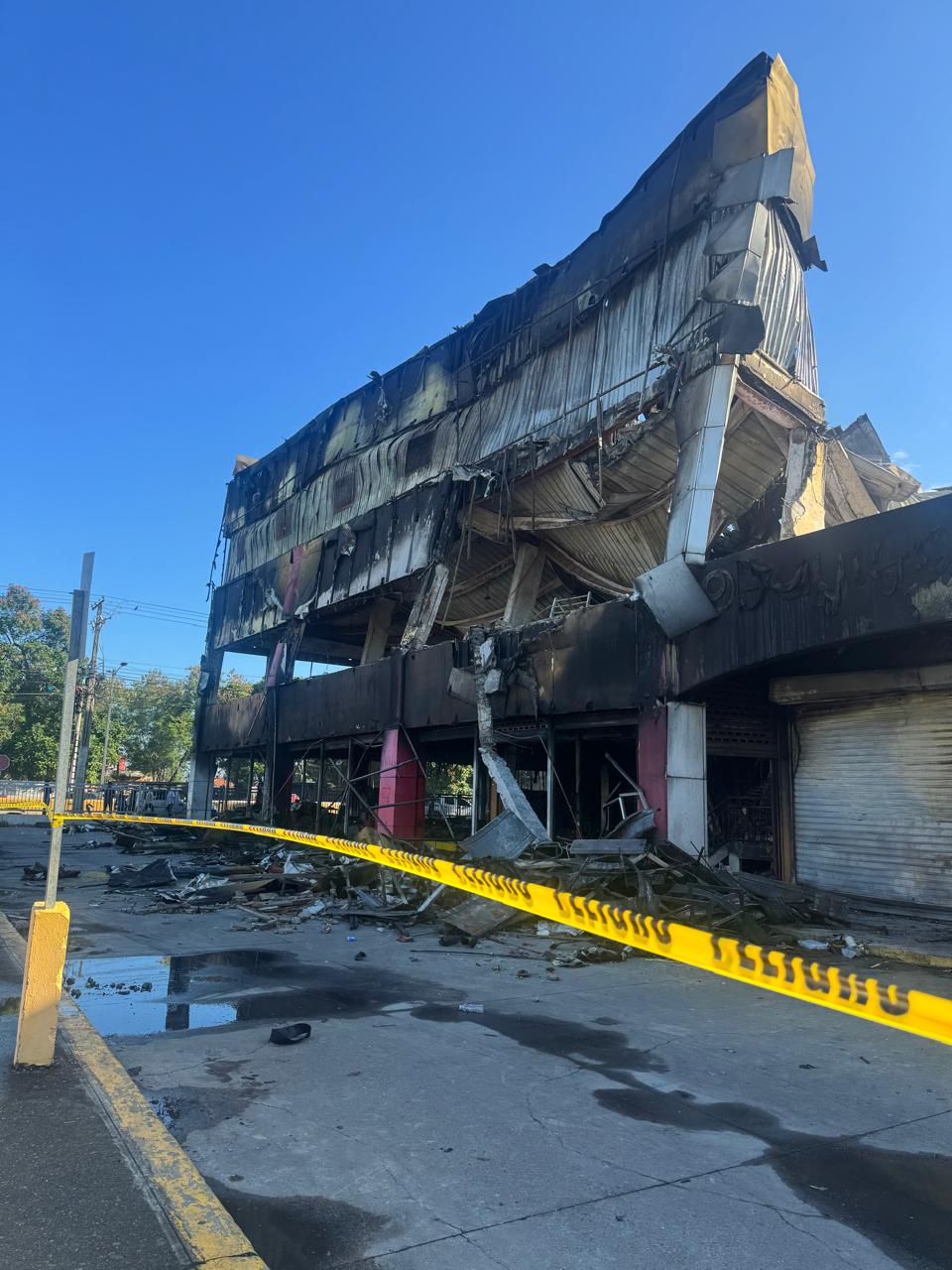 L&R Comercial en cenizas