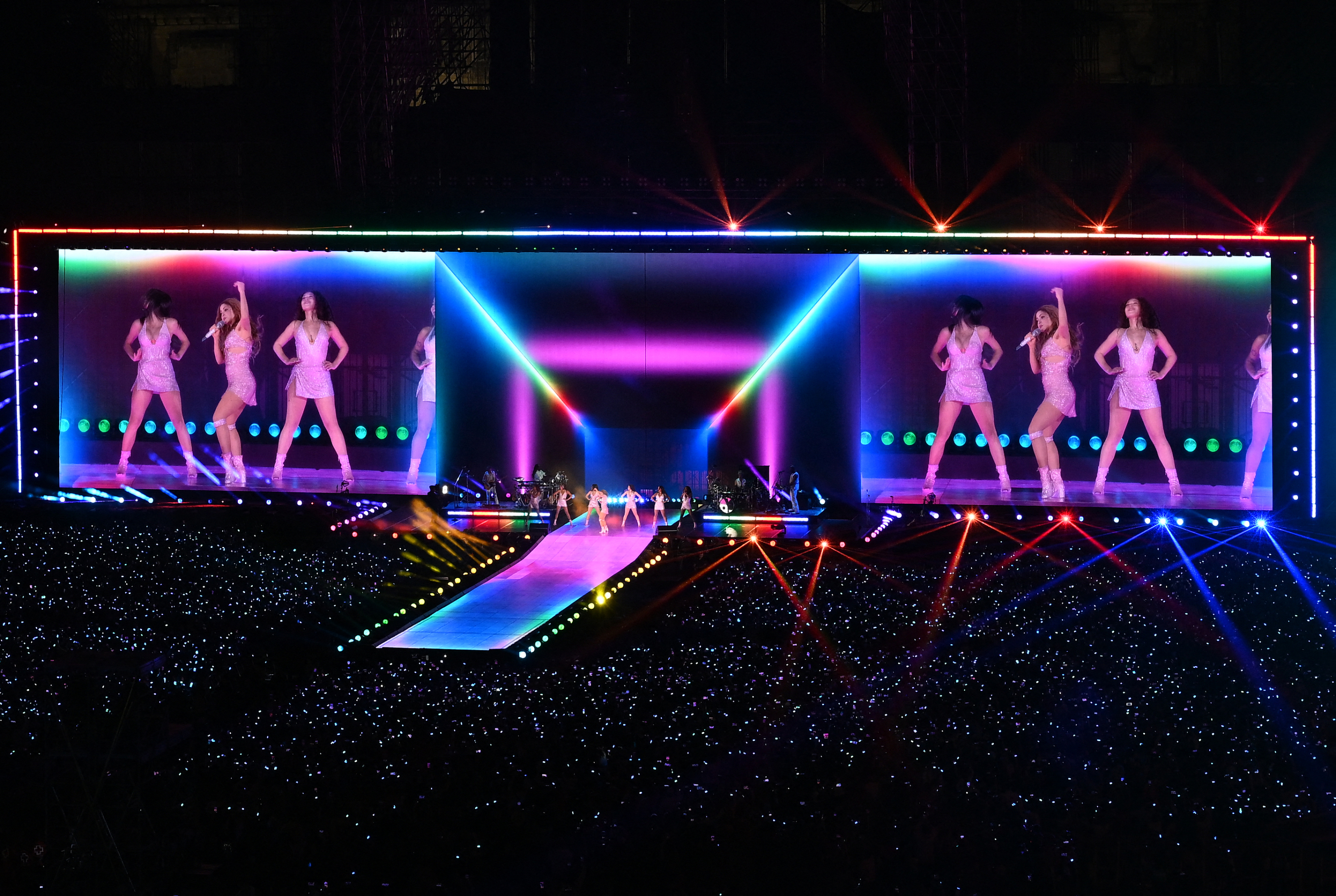 Vista general de la cantante colombiana Shakira durante un concierto gratuito en el Zócalo de la Ciudad de México el 1 de marzo de 2026.