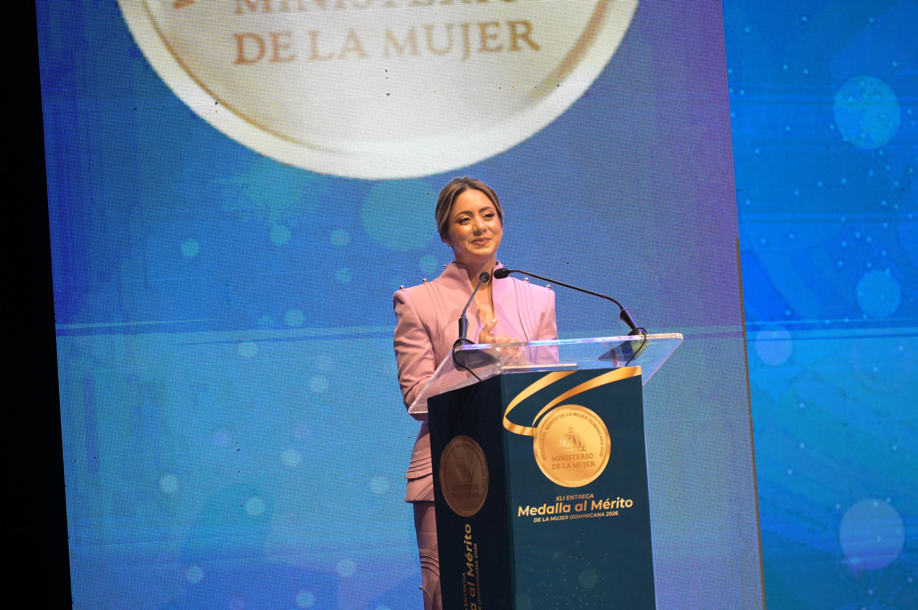 Gloria Reyes, ministra de la mujer.