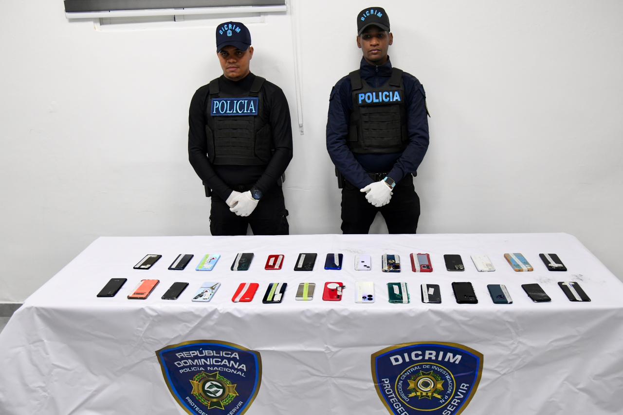 28 celulares ocupados por la PN