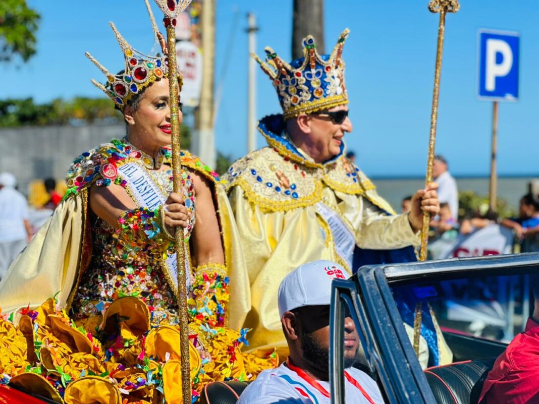 Zoila Luna y Mariano Hernández reyes del carnaval dominicano.