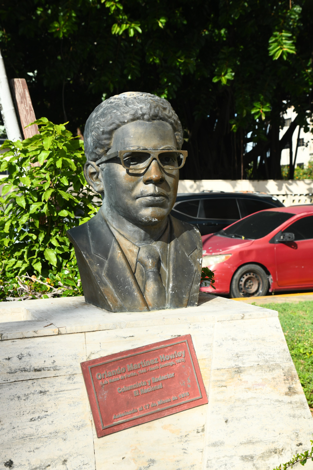 Busto de Orlando Martínez en el Colegio Dominicano de Periodistas.
