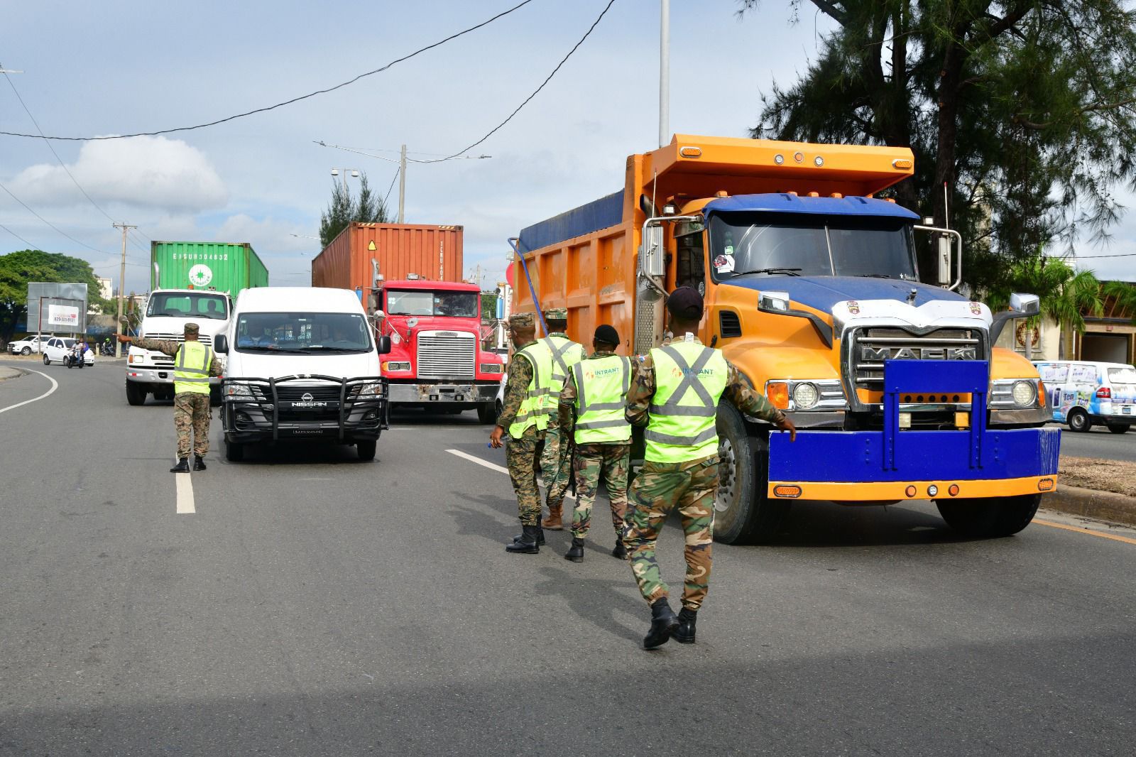 Intrant restringe vehículos pesados durante Semana Santa 2026 para reforzar la seguridad vial