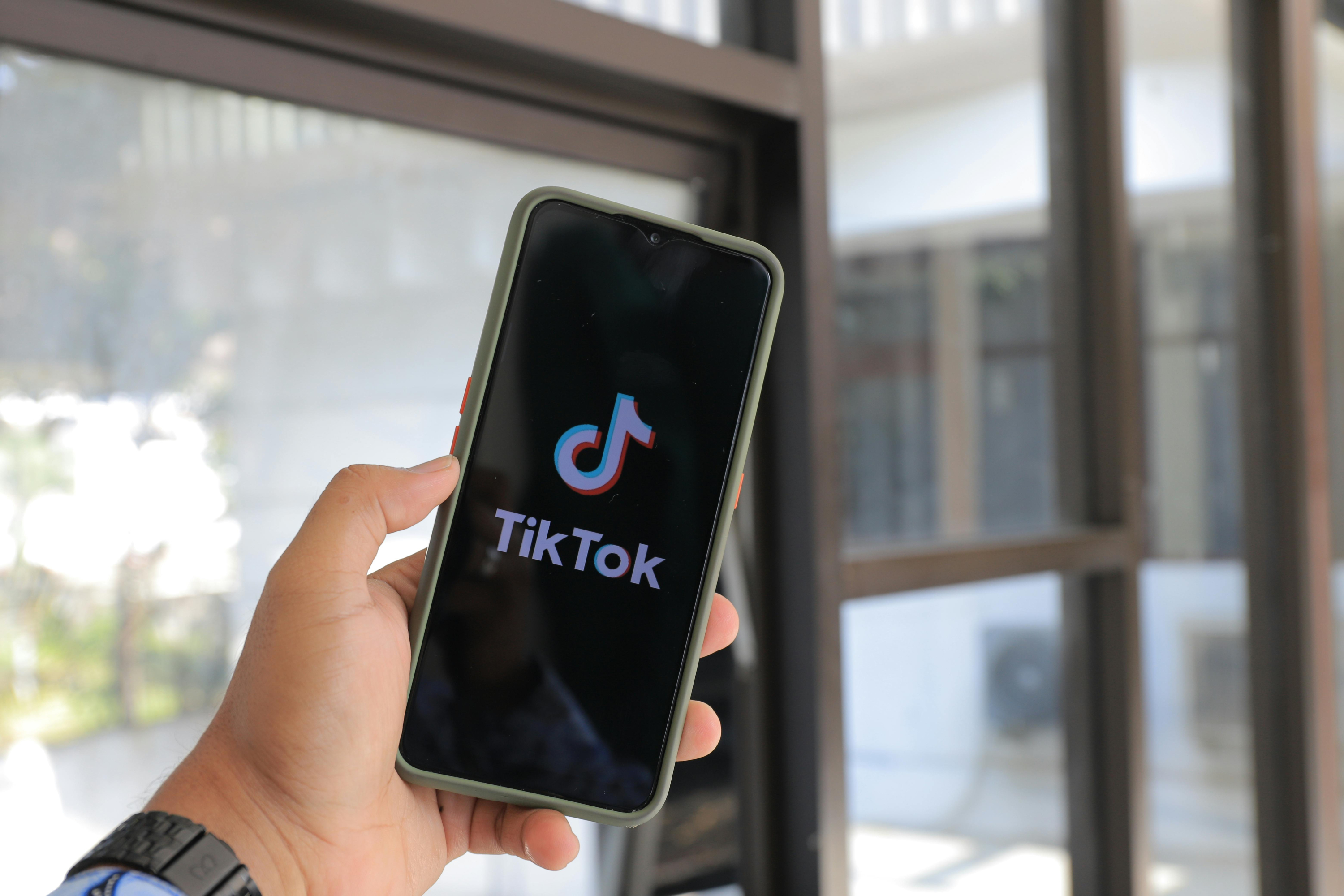 Tiktok es la plataforma principal en la que se anuncian las aplicaciones de microdramas. Foto: Greenwish (Pexels).