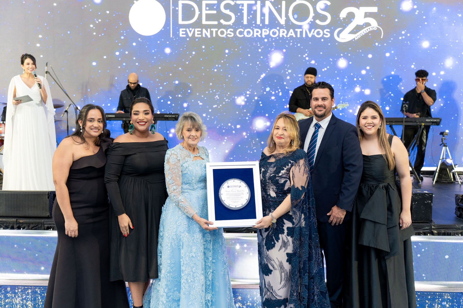 Elaine Pol, Mirtha Holguín, Magaly Díaz, Kiseyda Fermín, Álvaro Olivero y Adelina Díaz