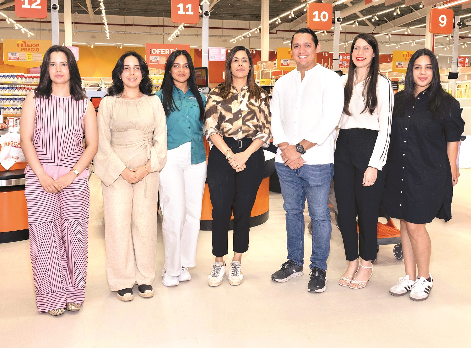 Mabel Hernández, Perla de la Cruz, Lianna Martínez, Madelyn Martínez, Jean Carlos Ortiz, Michelle García and Laura Mesa
