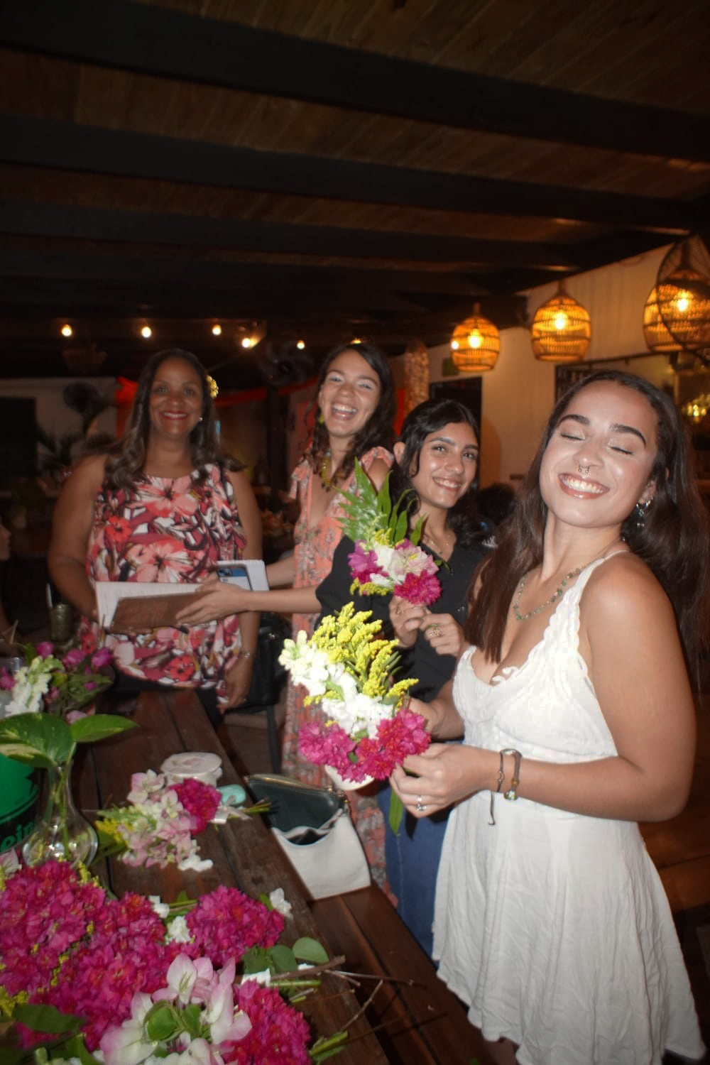 Mabel durante la presenación de su canción