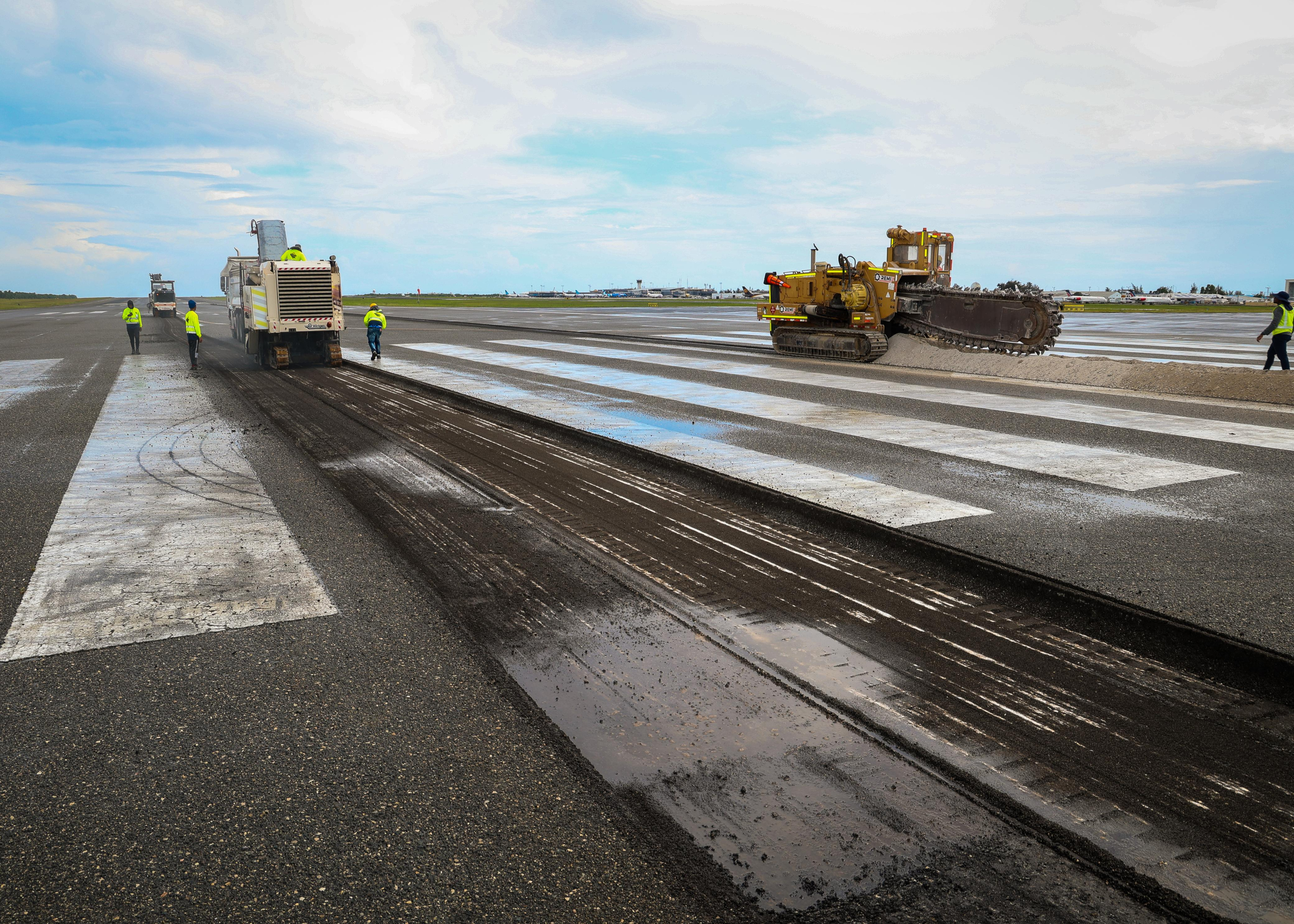 Aerodom inicia trabajos de remodelación de la pista principal de aterrizaje del AILA