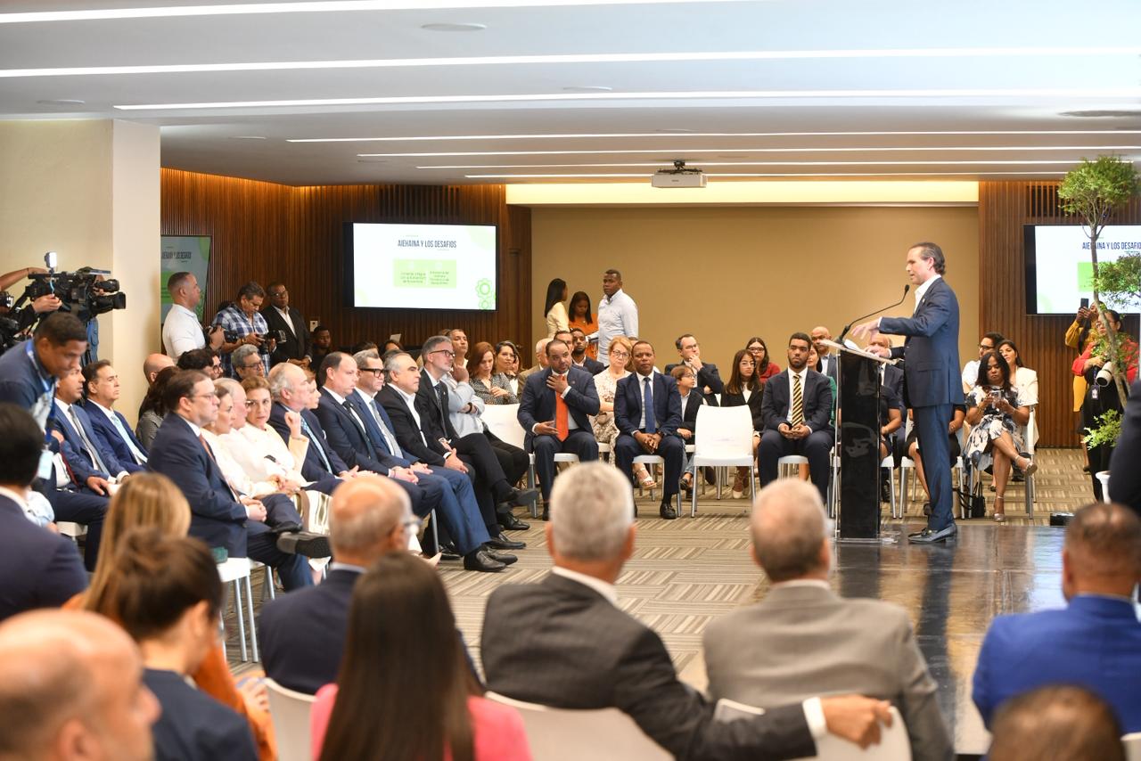 Juan Tomás Díaz durante su discurso ante la nueva junta directiva.