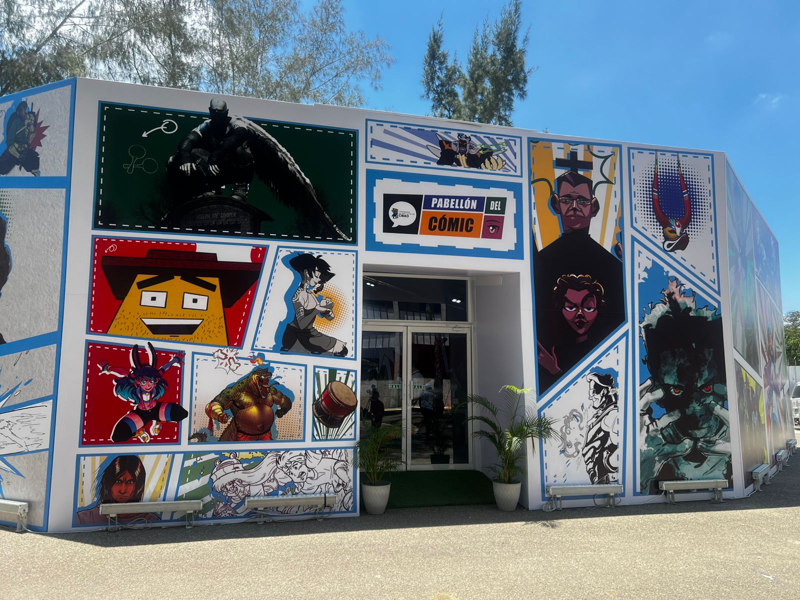 Estante de comics en la feria regional del lbro en Santiago.