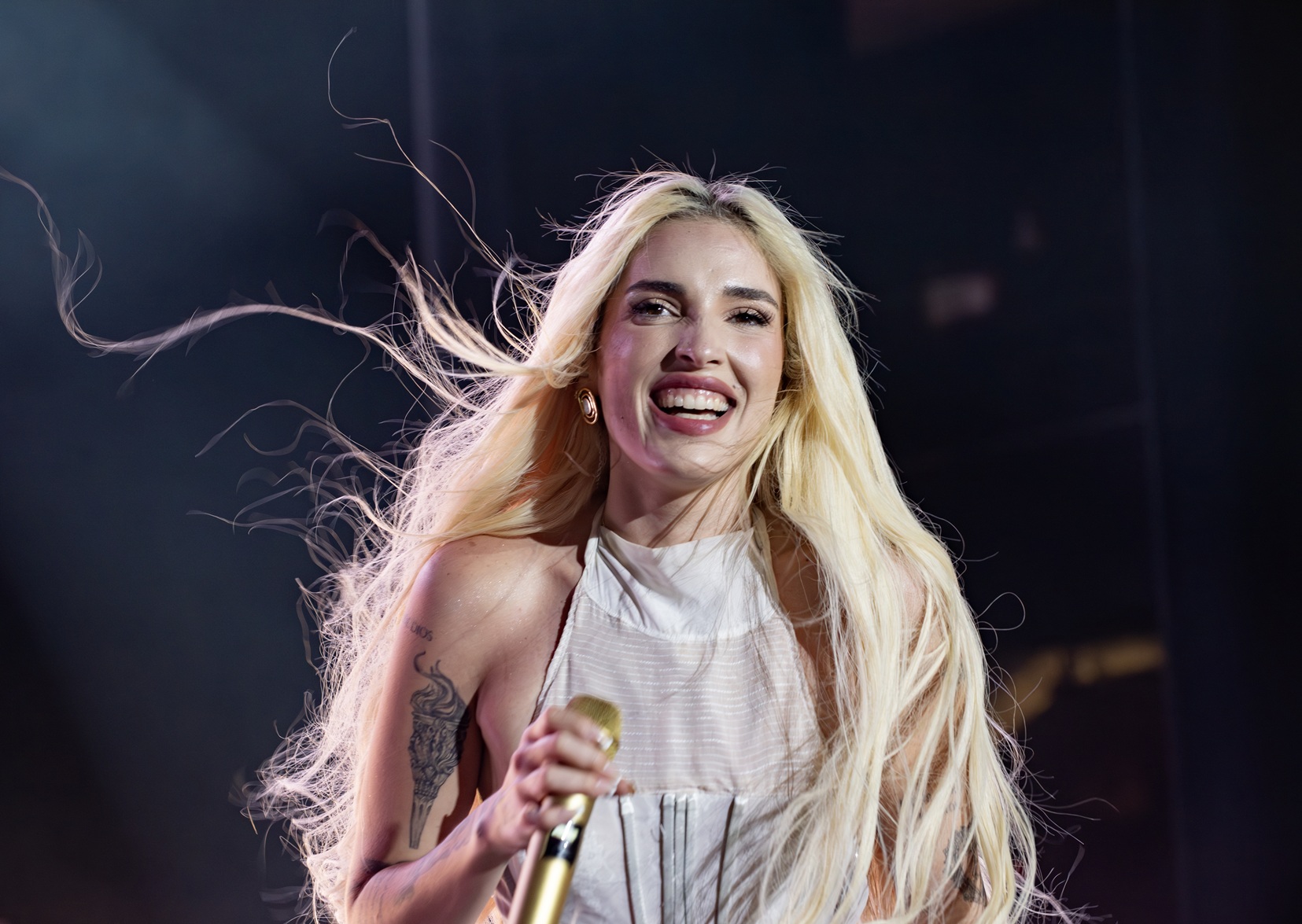 La sonrisa de Elena Rose en el escenario lo dice todo: se sintió feliz ante el público dominicano.