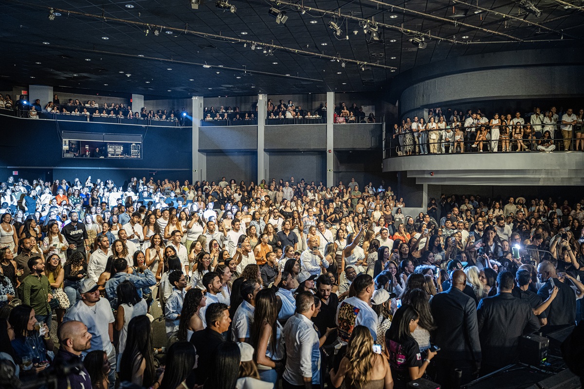 La sala del hotel Jaragua abarrotada de seguidores de Elena Rose.