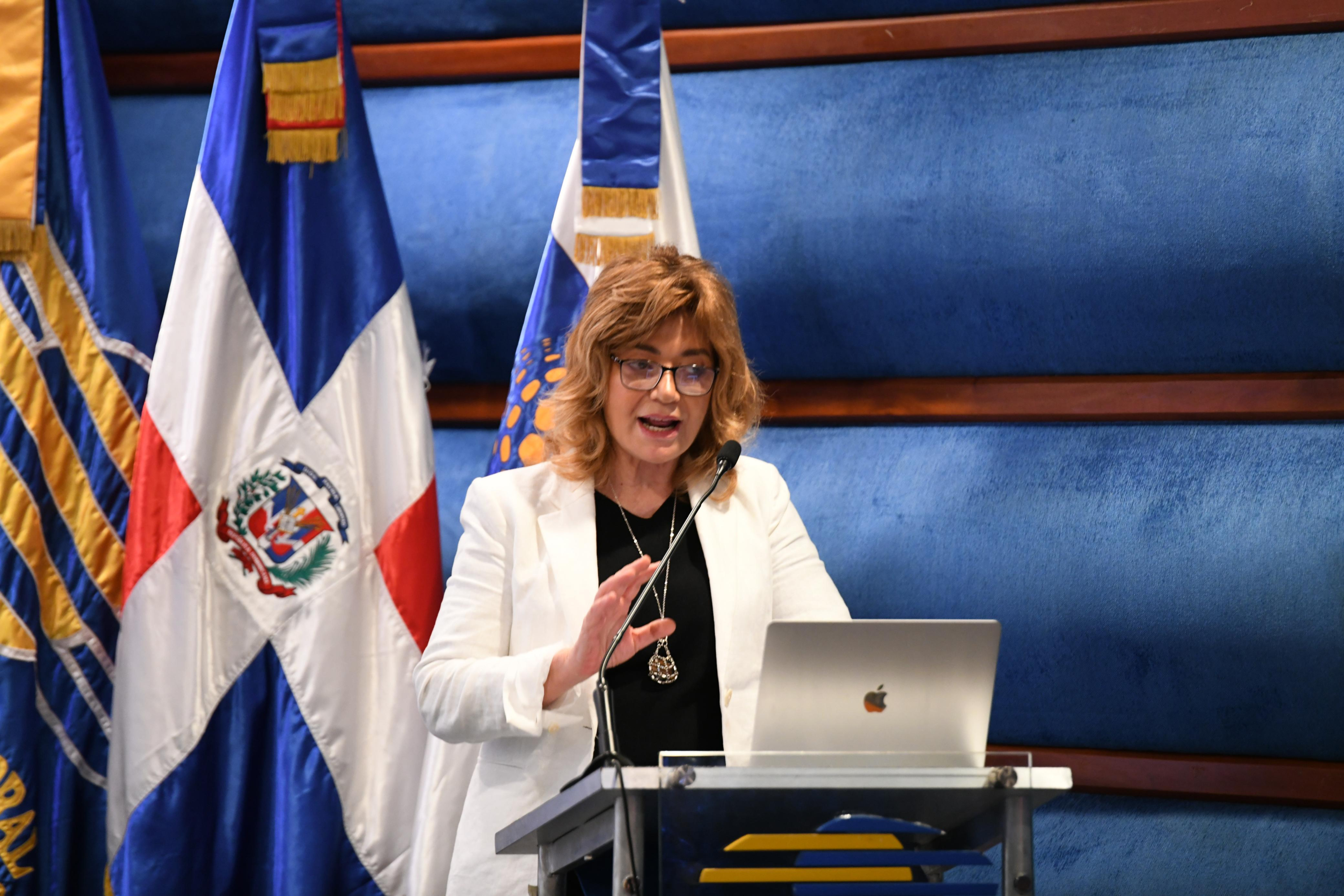 The jurist Carmen Cuadrado during her speech at the Funglode auditorium.