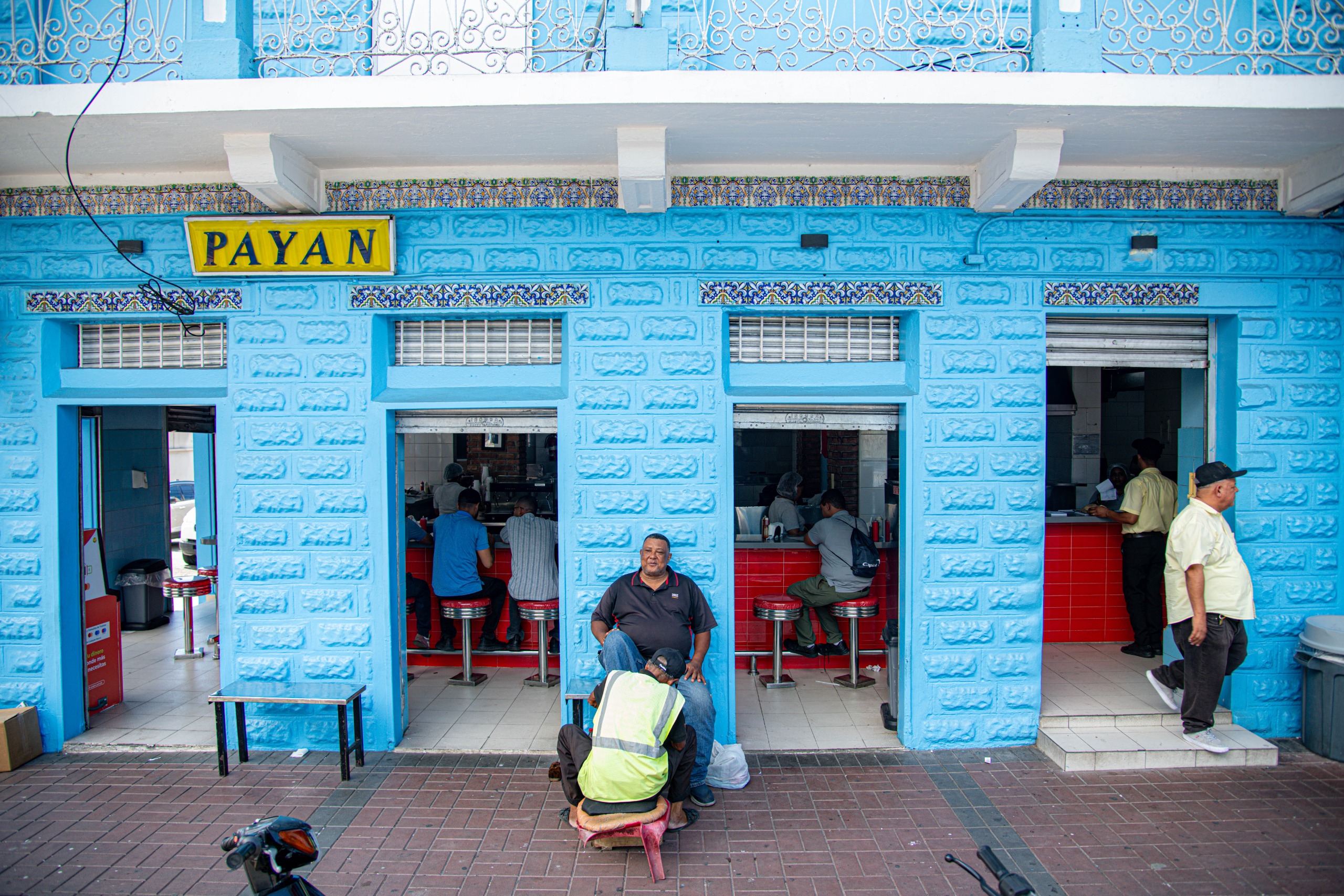 Barra Payán, espacio donde ha trabajado Mariano Paulino durante 69 años