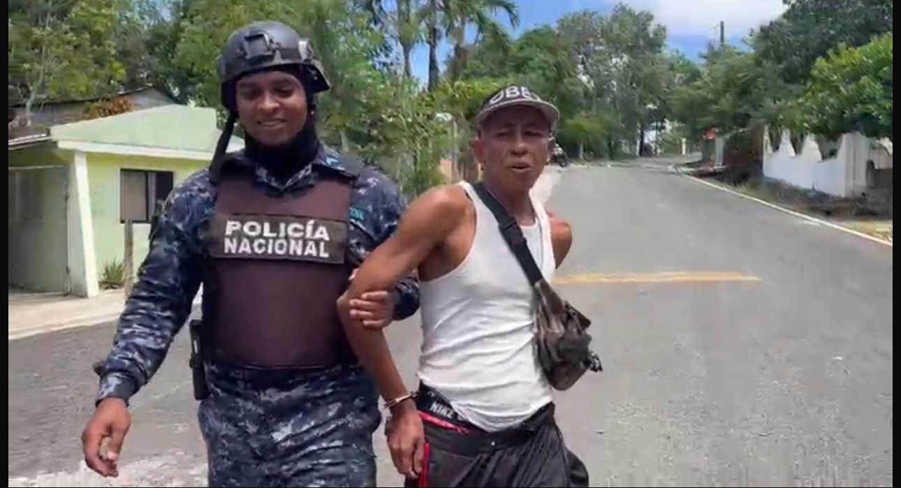 Personas que no participaban en la protesta también fueron detenidas por la Policía Nacional.