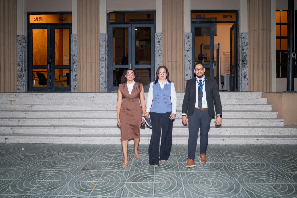La procuradora de corte Lewina Tavárez Gil depositó la solicitud de medida junto al fiscal Rafael Reyes Cabreja y la fiscalizadora Margaret Cabrera Morillo.