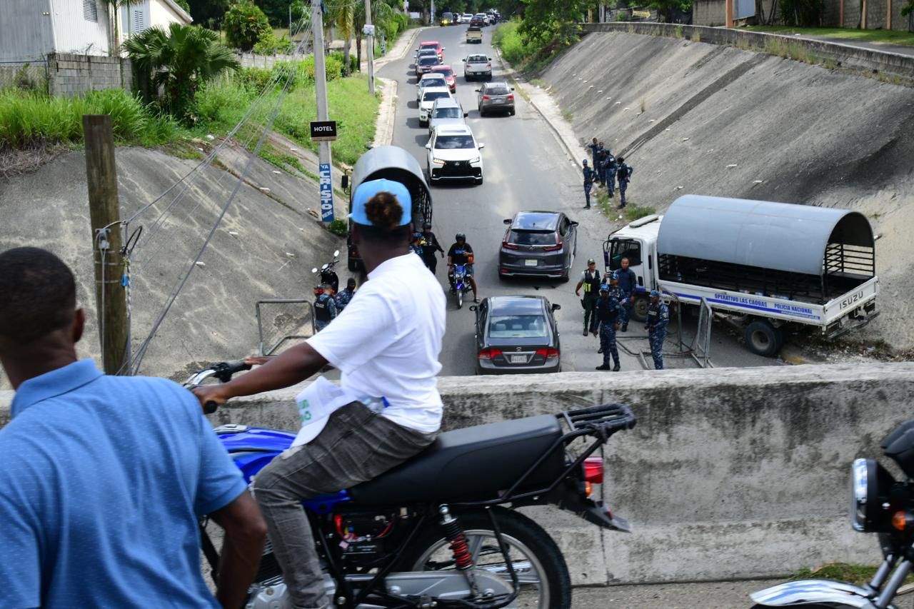 Policía Nacional bloqueando el avance de la protesta pacífica
