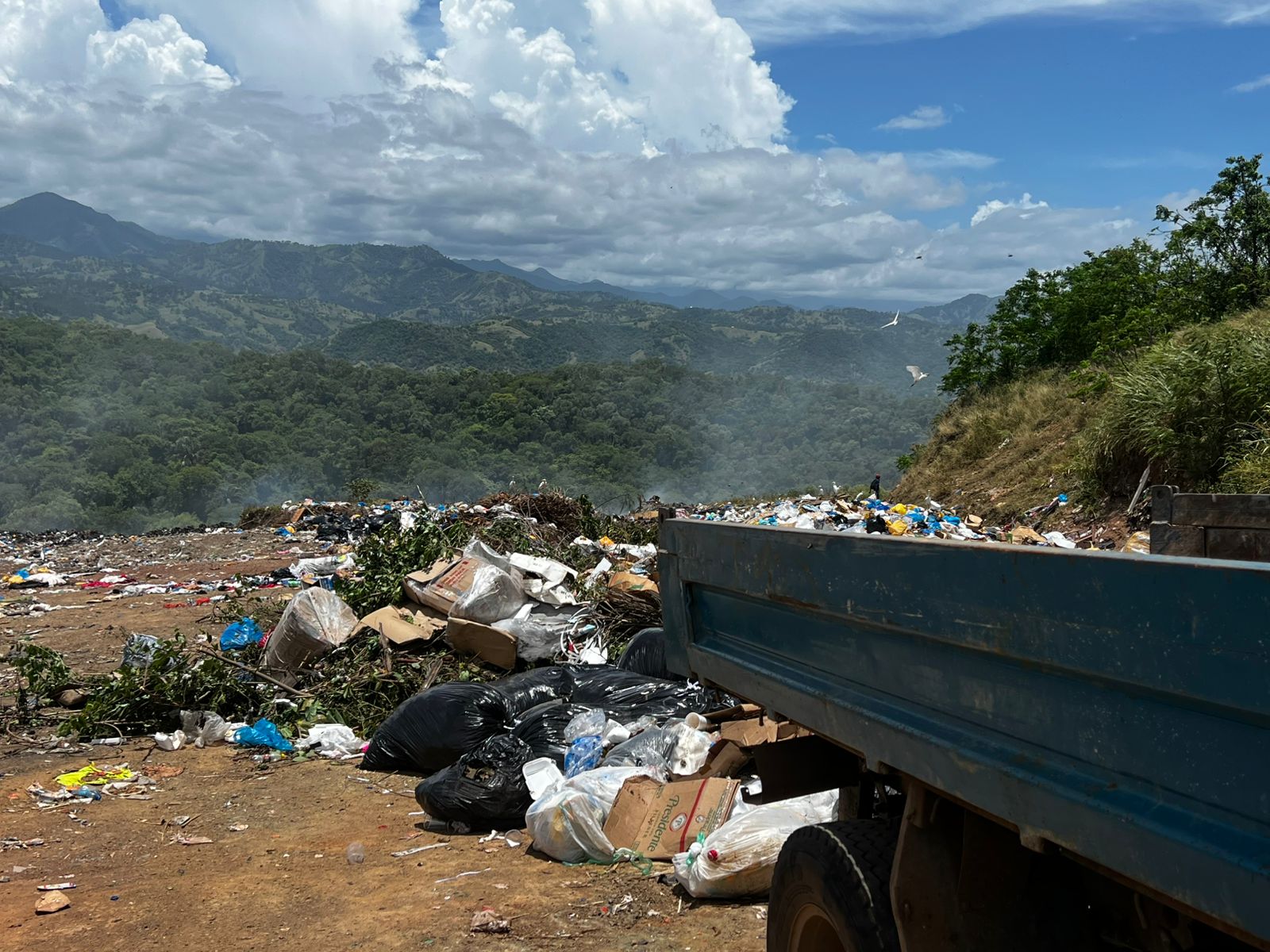 Comunitarios de Cerro Hermoso denuncian efectos del vertedero en San José de las Matas