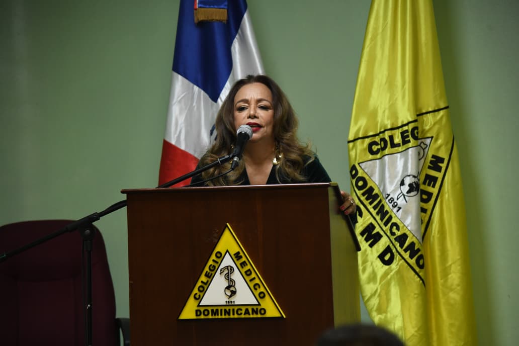 Mildred Ileana Ureña Rivera, coautora del “Manual Básico de Terapia Intensiva Cardiovascular”.