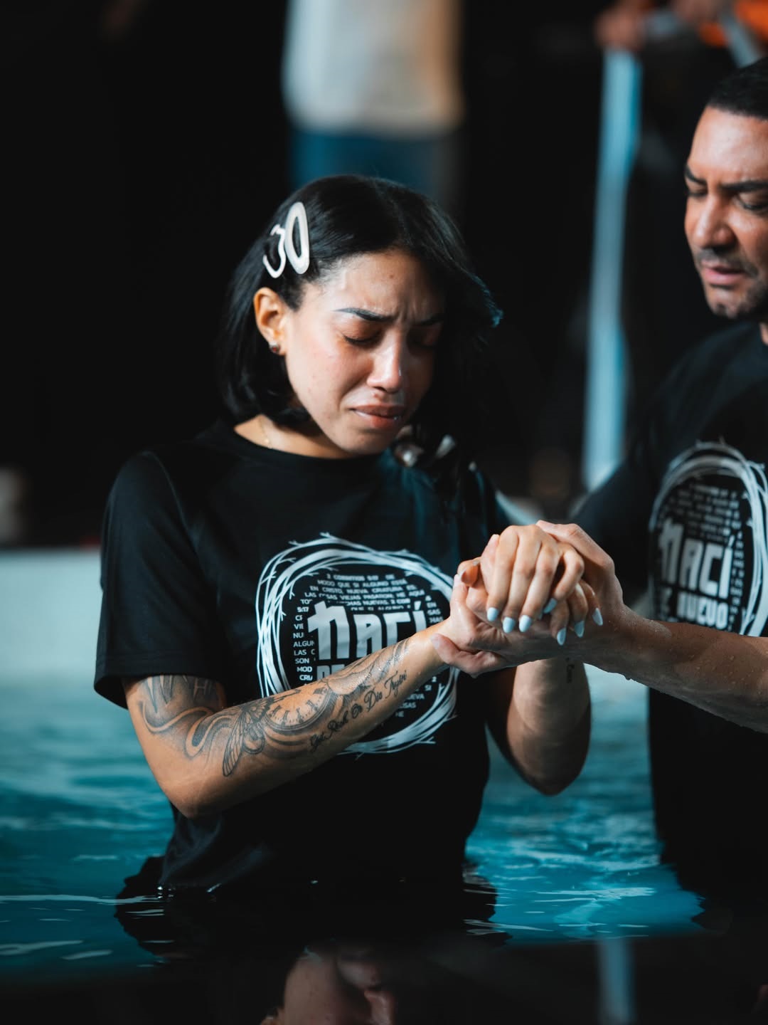 La influencer Pamela Sandoval fue bautizada en este mes de mayo por el pastor Marcos Yaroide en la iglesia Cielos Abiertos.