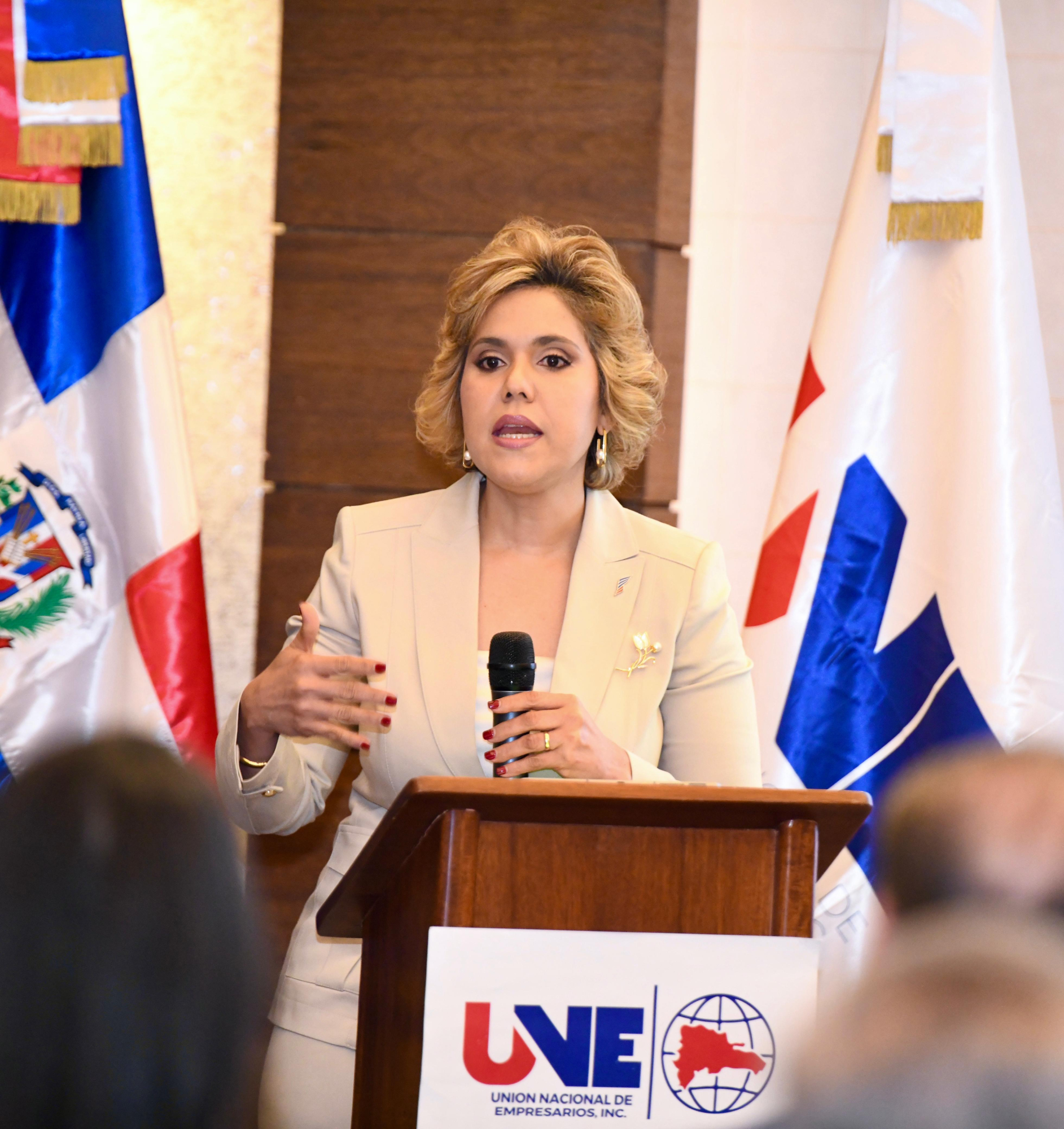 María Elena Vásquez, presidenta de Procompetencia, explica las nuevas medidas para el sector empresarial