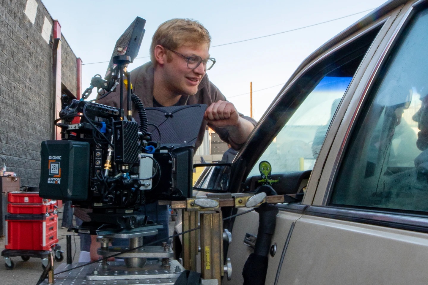 Curry Barker en el set de filmación de 
