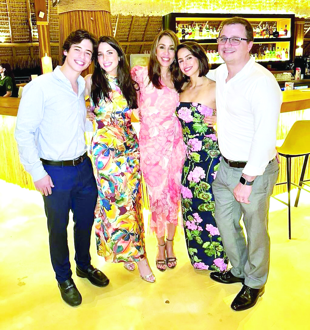 Mariasela Álvarez y sus cuatro hijos.