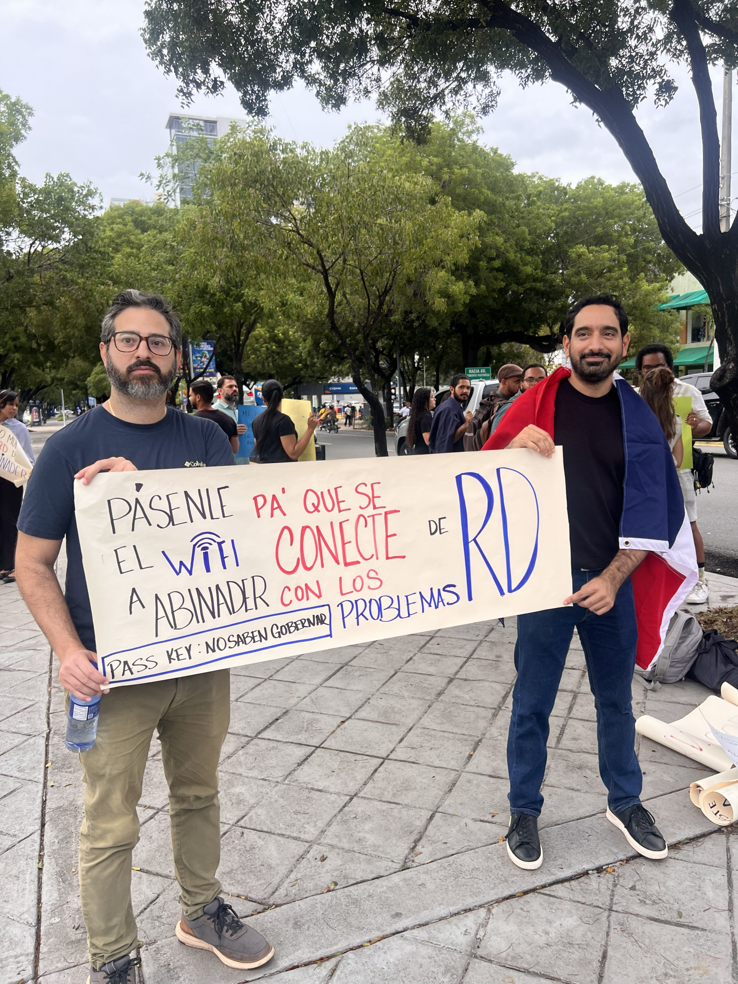 El representante del partido Opción Democrática, José Horacio Rodríguez (derecha).