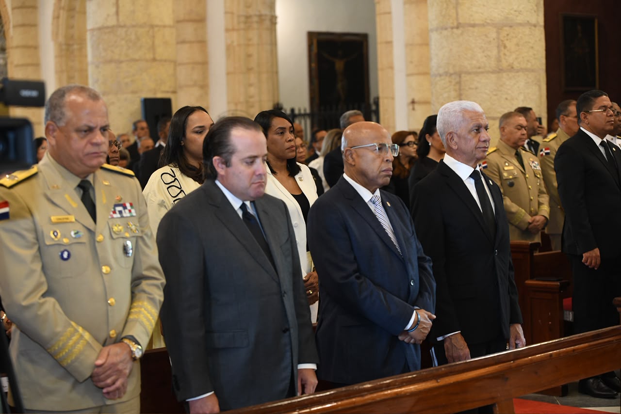 Legisladores y funcionarios en la eucaristía por los 150 años del fallecimiento de Juan Pablo Duarte