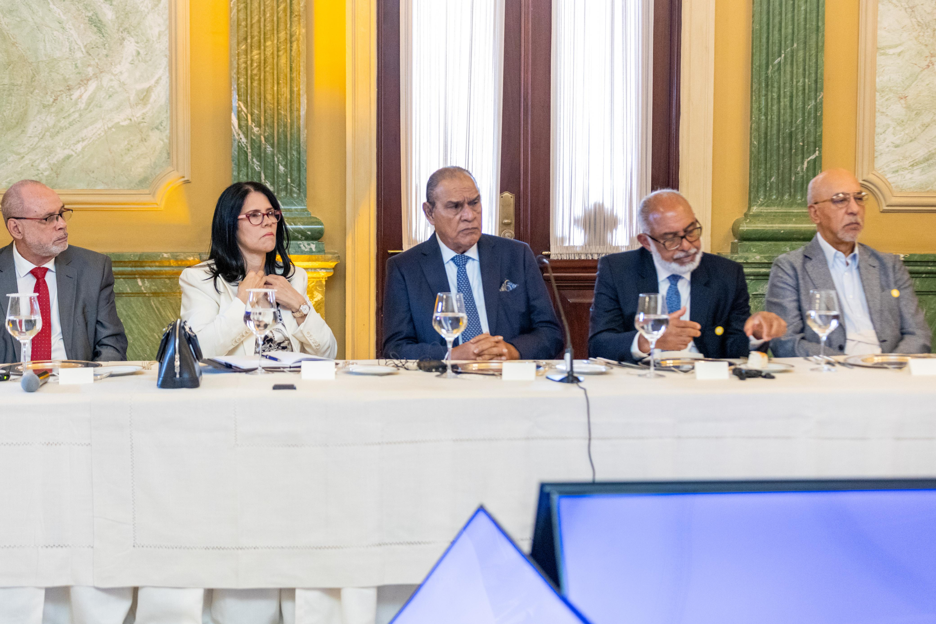 El director del LISTÍN DIARIO, Miguel Franjul estuvo entre los presentes en la reunión con el mandatario.