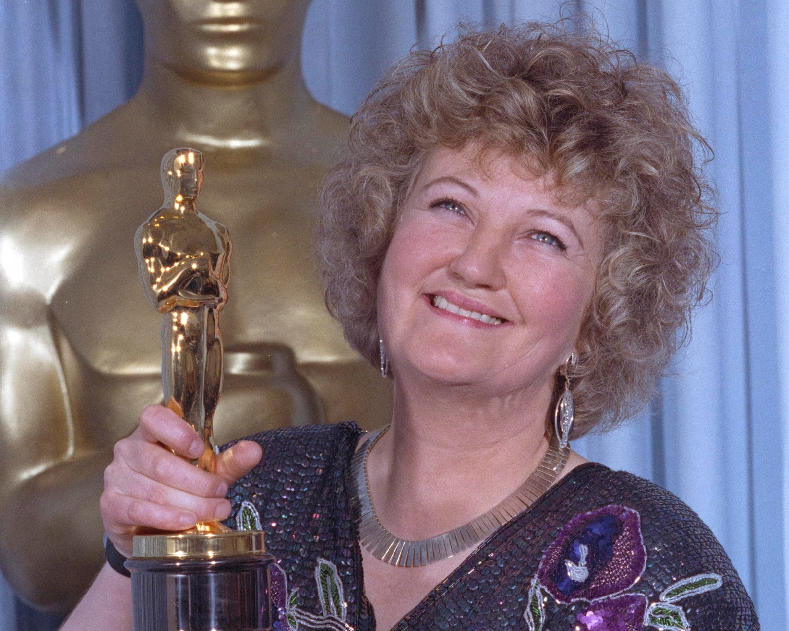 «Nunca volveremos a verla igual»… Fricker con su Oscar por Mi pie izquierdo.