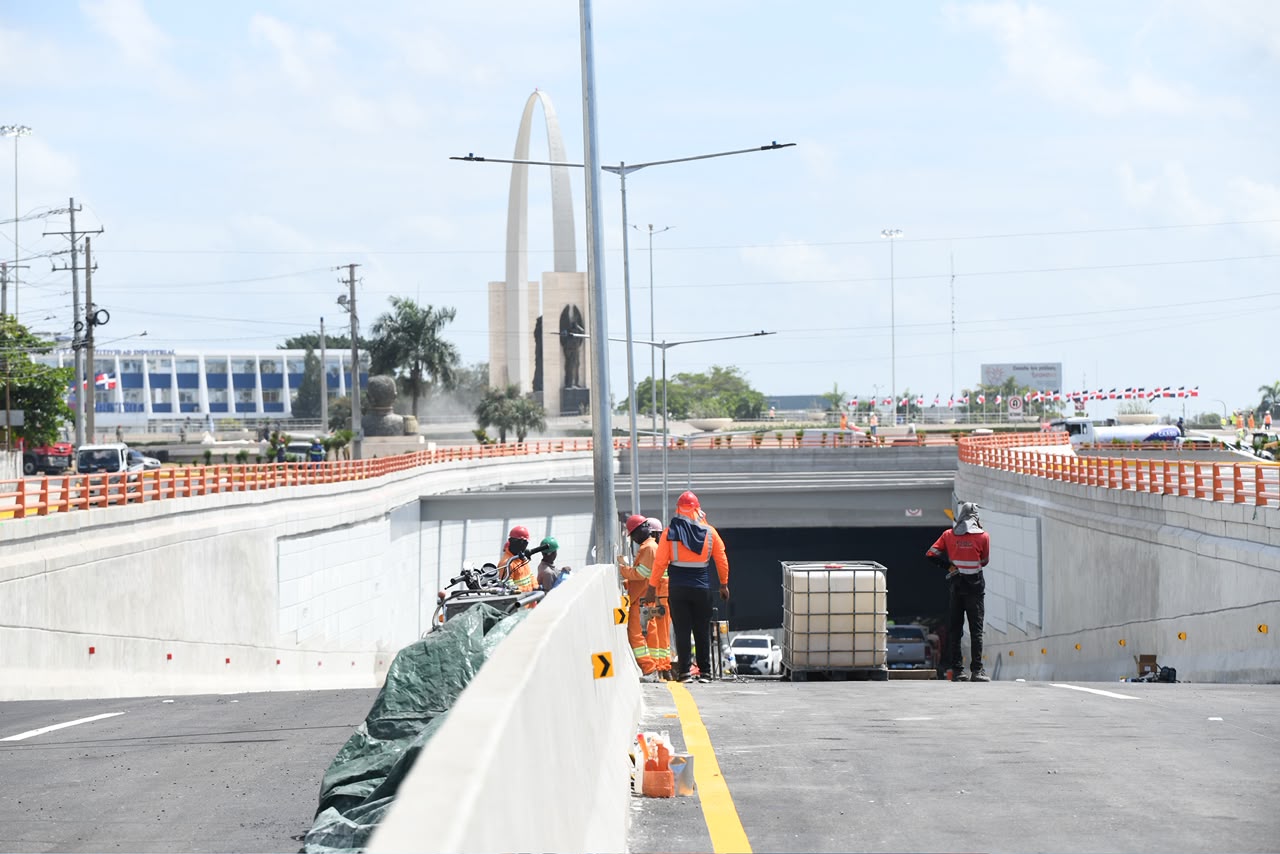Últimos detalles en al construcción del túnel de la Plaza de la Bandera