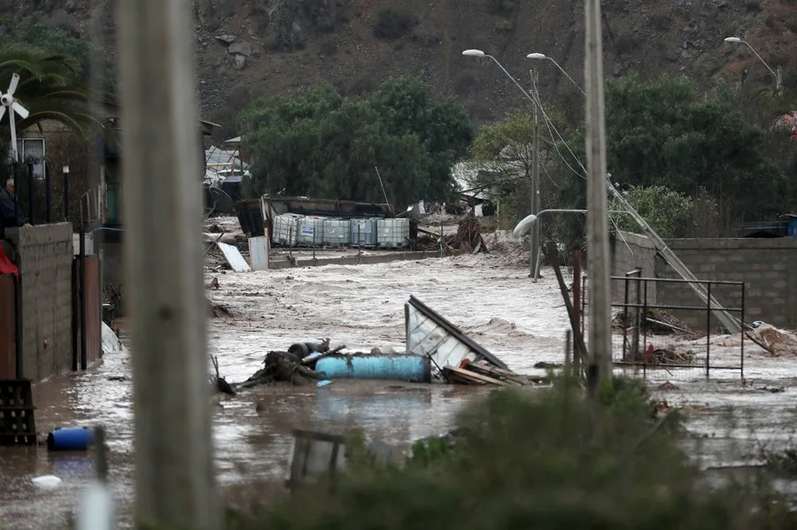 Nuevo temporal deja 2 personas muertas y alrededor de 2.000 personas aisladas en Chile