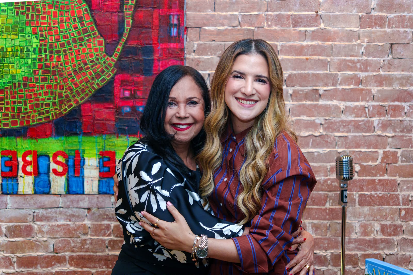 Adalgisa Pantaleón y Nathalie Hazim.