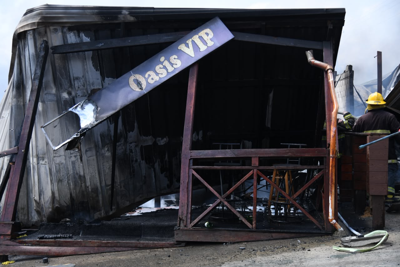 Incendio en la plaza Oasis de La Victoria solo dejó escombros a su paso