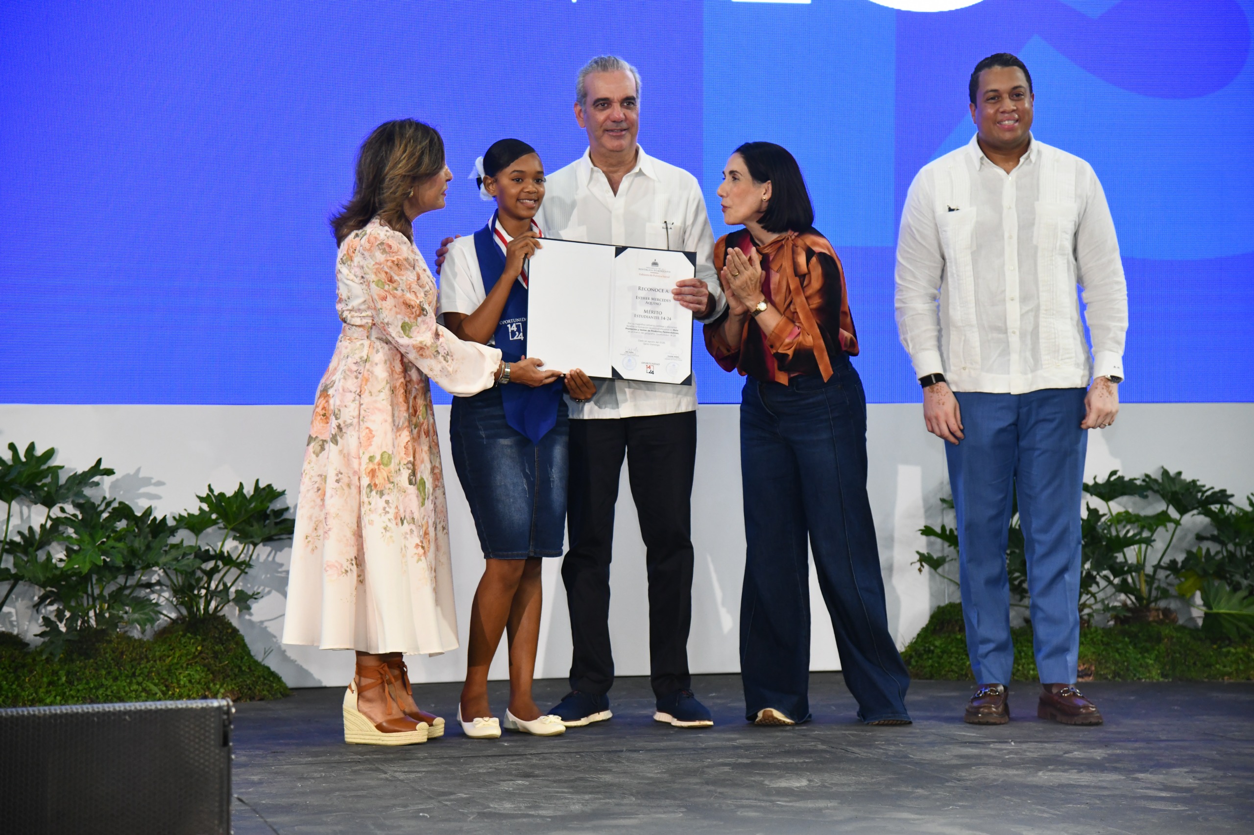 Presidente Luis Abinader en la decimoquinta graduación ordinaria del Programa Oportunidad 14-24